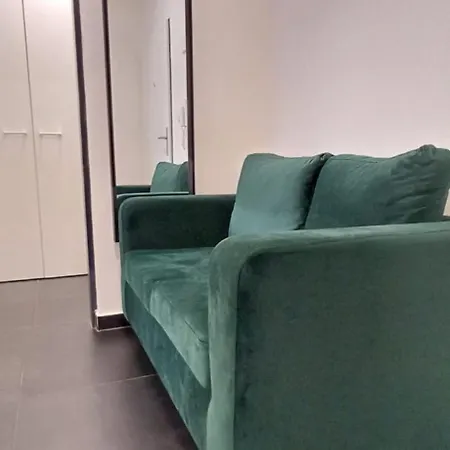 Haas Downtown With Parking Apartment