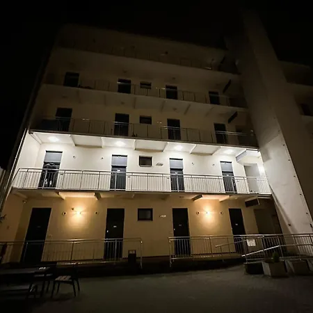 Haas Downtown With Parking Апартаменты
